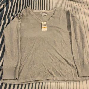 Women’s v-neck sweater